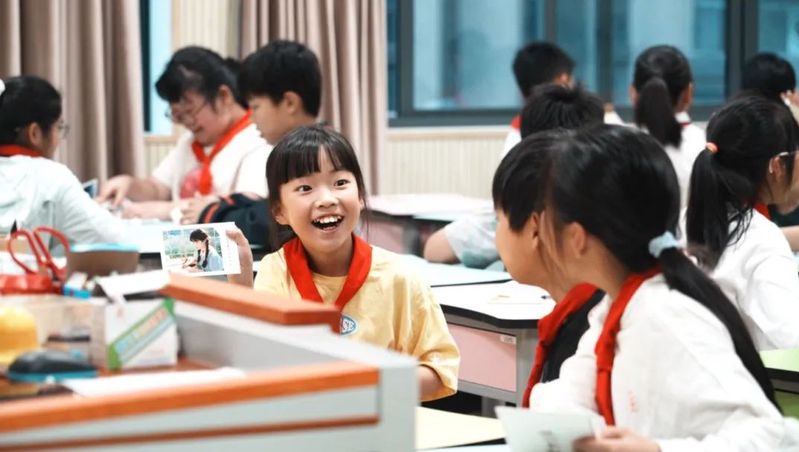 AI赋能职业启蒙:学院创新思政课走进小学课堂